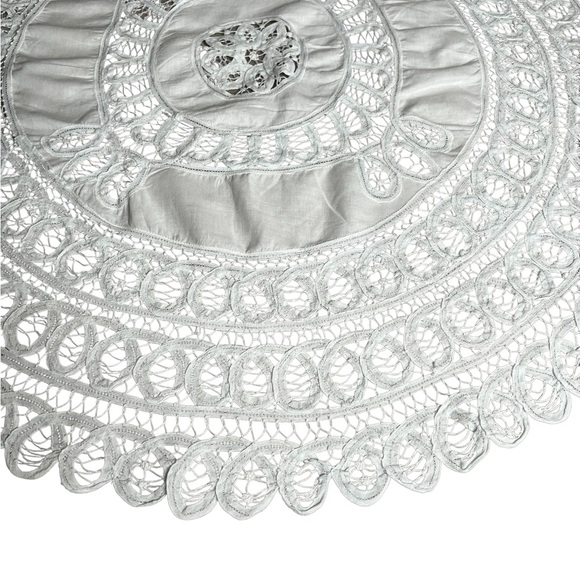 Large Ice Blue Vintage Ribbonwork Lace Centerpiece - Picture 5 of 7